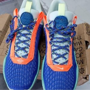 Men cosmic Nikes size 11